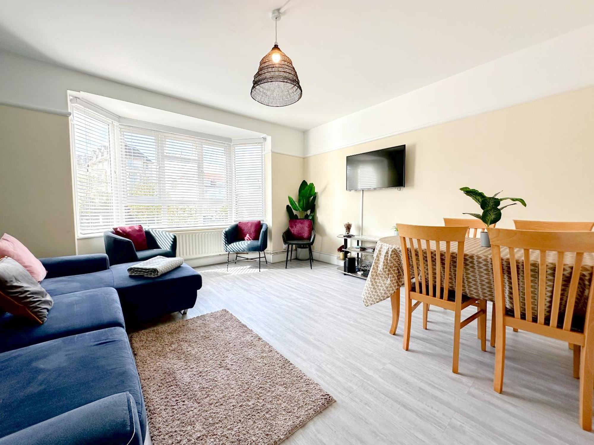 Bournemouth 3 Bedroom - Parking Exterior photo